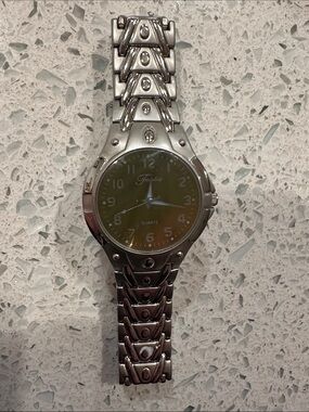Fondini Watch Timeless Silver-Tone Quartz Wristwatch - Green Dial